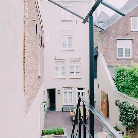 Uylenhof 4*