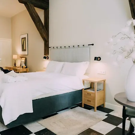 Uylenhof Hotel 4*